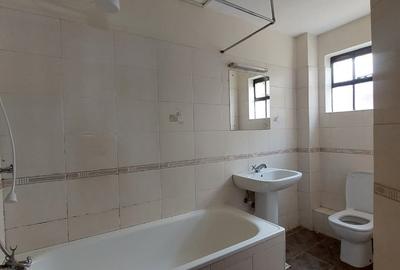 5 Bed Townhouse with En Suite at Convent Drive - 2