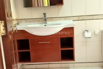 5 Bed Townhouse with En Suite in Karen - 4