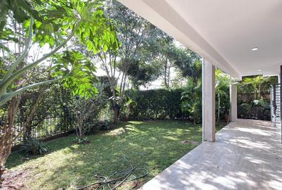 3 Bed House with En Suite at Rosslyn - 2