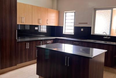 2 Bed Apartment with Swimming Pool in Kilimani - 4