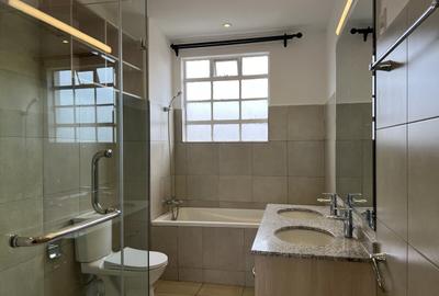 3 Bed Apartment with En Suite at 2026-438 3 Bed - 3