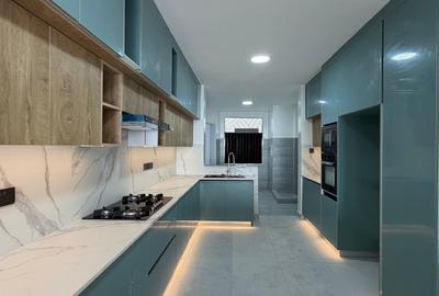 4 Bed Apartment with En Suite in Parklands - 3