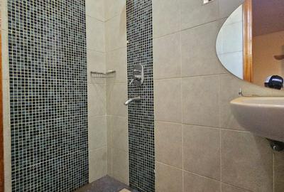 5 Bed Townhouse with En Suite in Lavington - 3