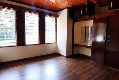 3 Bed House with En Suite at Lavington - 3