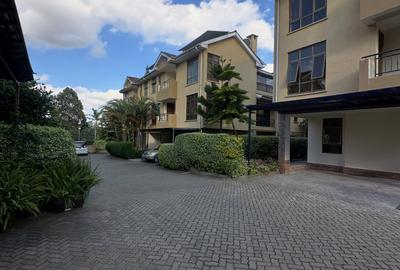 5 Bed Townhouse with En Suite in Lavington - 2