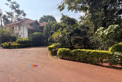 4 Bed House with Swimming Pool in Rosslyn