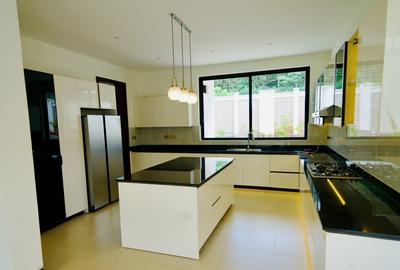 6 Bed Villa with En Suite at 2026-183 - 4