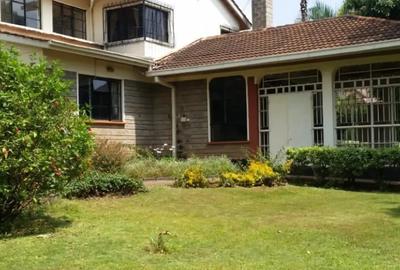 5 Bed House with En Suite in Runda - 2