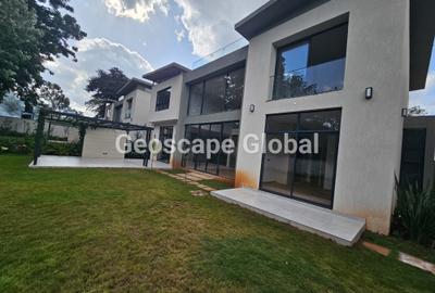 5 Bed House with En Suite in Runda - 2