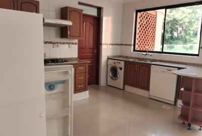 3 Bed Apartment with En Suite in State House - 2