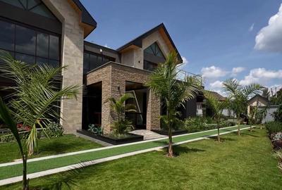 5 Bed Townhouse with En Suite in Runda