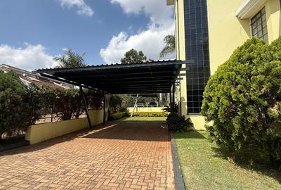 5 Bed Townhouse with En Suite in Lavington - 2