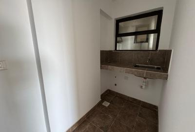 2 Bed Apartment with En Suite in Kilimani - 4
