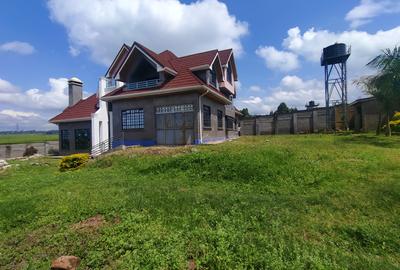 6 Bed House with En Suite in Cianda - 2