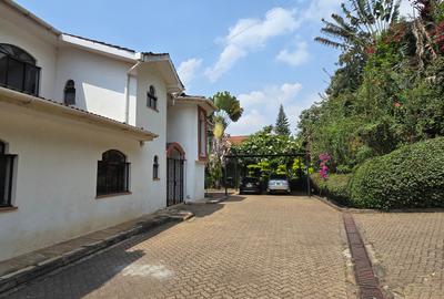 5 Bed Townhouse with En Suite at Nyari Central - 2