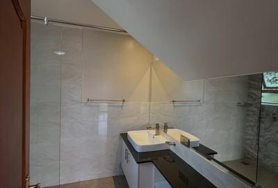 Serviced 4 Bed Apartment with En Suite at Riverside - 4
