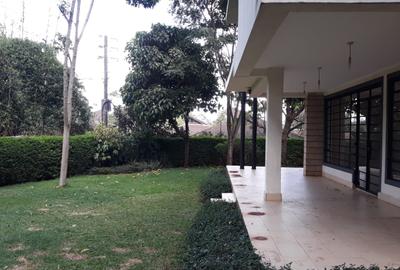 5 Bed Townhouse with En Suite at Lavington - 3