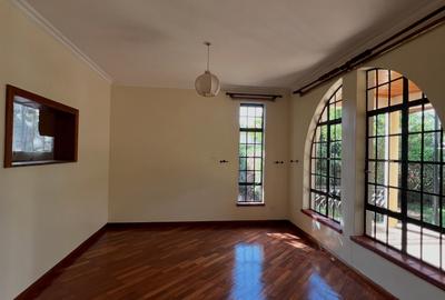 4 Bed Townhouse with En Suite in Lavington - 3