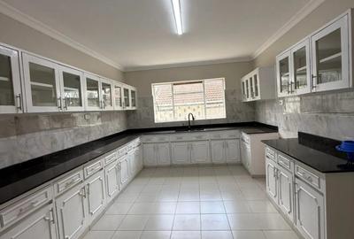 4 Bed Townhouse with En Suite in Kilimani - 3