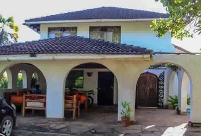 5 Bed Villa with En Suite at Diani