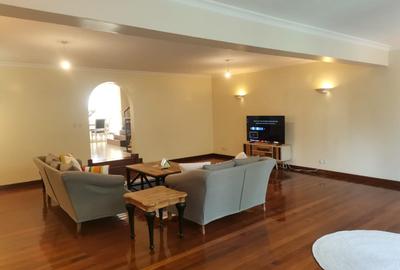 Furnished 3 Bed Apartment with En Suite in Riverside