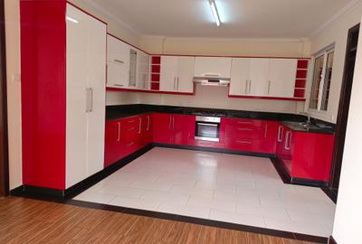 3 Bed Apartment with En Suite in Brookside