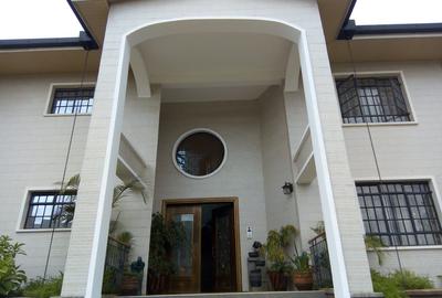 Serviced 2 Bed Apartment with En Suite at Nyari Central