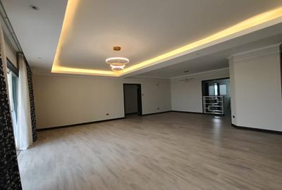 3 Bed Apartment with En Suite in Riverside