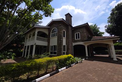 4 Bed House with En Suite in Lake View