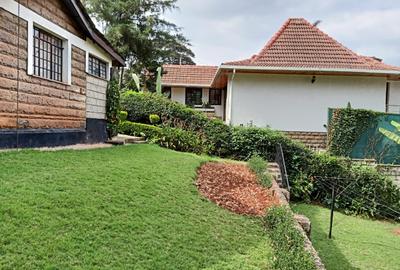 1 Bed House with En Suite in Lavington