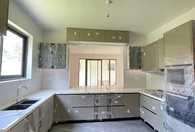 6 Bed Villa with En Suite in Lavington - 4