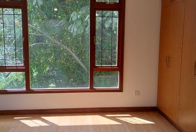 3 Bed Apartment with En Suite in Riverside
