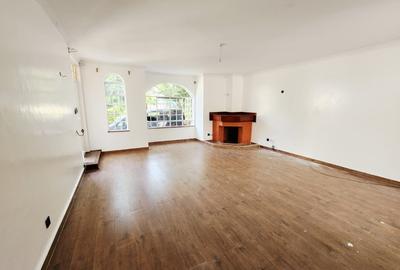 4 Bed Townhouse with En Suite at Lavington - 3