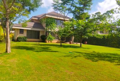 4 Bed Villa with En Suite in Ridgeways