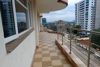 4 Bed Apartment with En Suite in Parklands