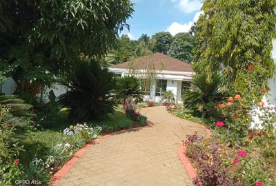 5 Bed House with En Suite in Runda