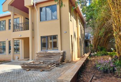 4 Bed House with En Suite in Lavington