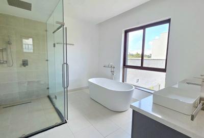 5 Bed House with En Suite in Karen - 3