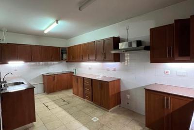 4 Bed Townhouse with En Suite in Westlands Area - 3