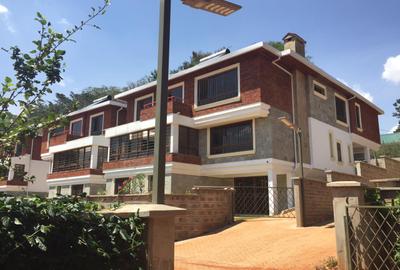 4 Bed House with En Suite in Spring Valley