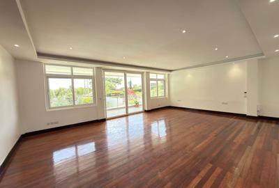 5 Bed House with En Suite in Runda - 3