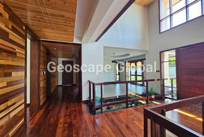 5 Bed House with En Suite in Runda
