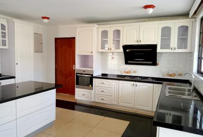 4 Bed House with En Suite in Runda