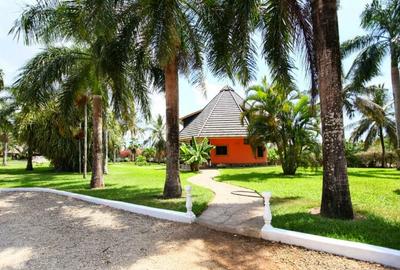6 Bed Villa with Swimming Pool in Diani - 2