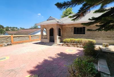 3 Bed House with En Suite at Acacia - 2