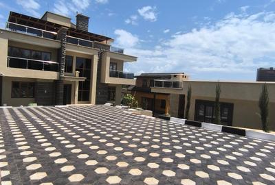 5 Bed House with En Suite in Gikambura