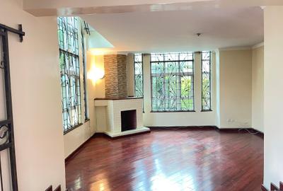 5 Bed Townhouse with En Suite in Lavington - 3