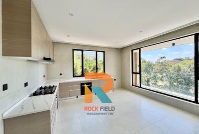 6 Bed Townhouse with En Suite in Nyari