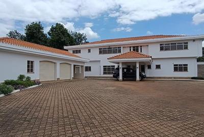 5 Bed House with En Suite at Runda