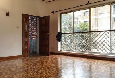 2 Bed Apartment with En Suite in Westlands Area - 3